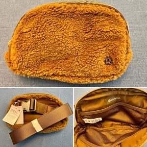 New with tags Lululemon Burnt Caramel Fleece Belt Bag